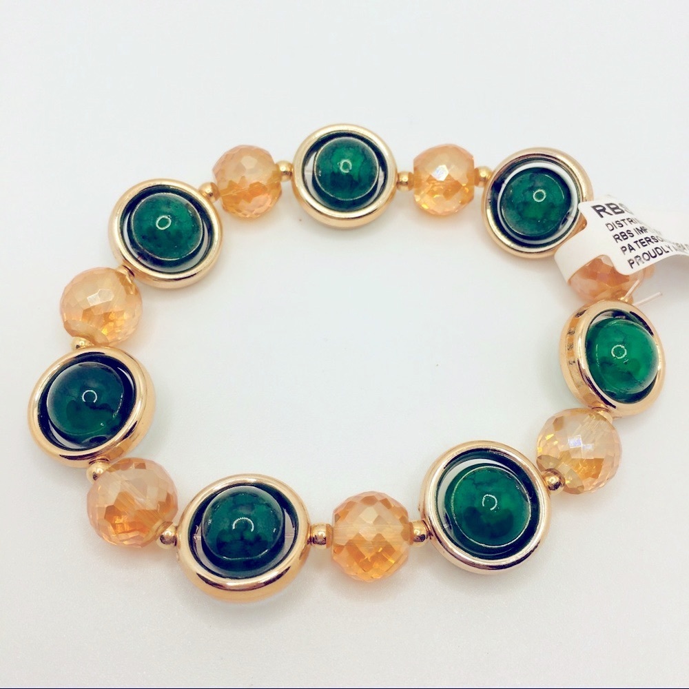 BRACELET BEADS IN JADE & GOLD COLORED BEAD…
